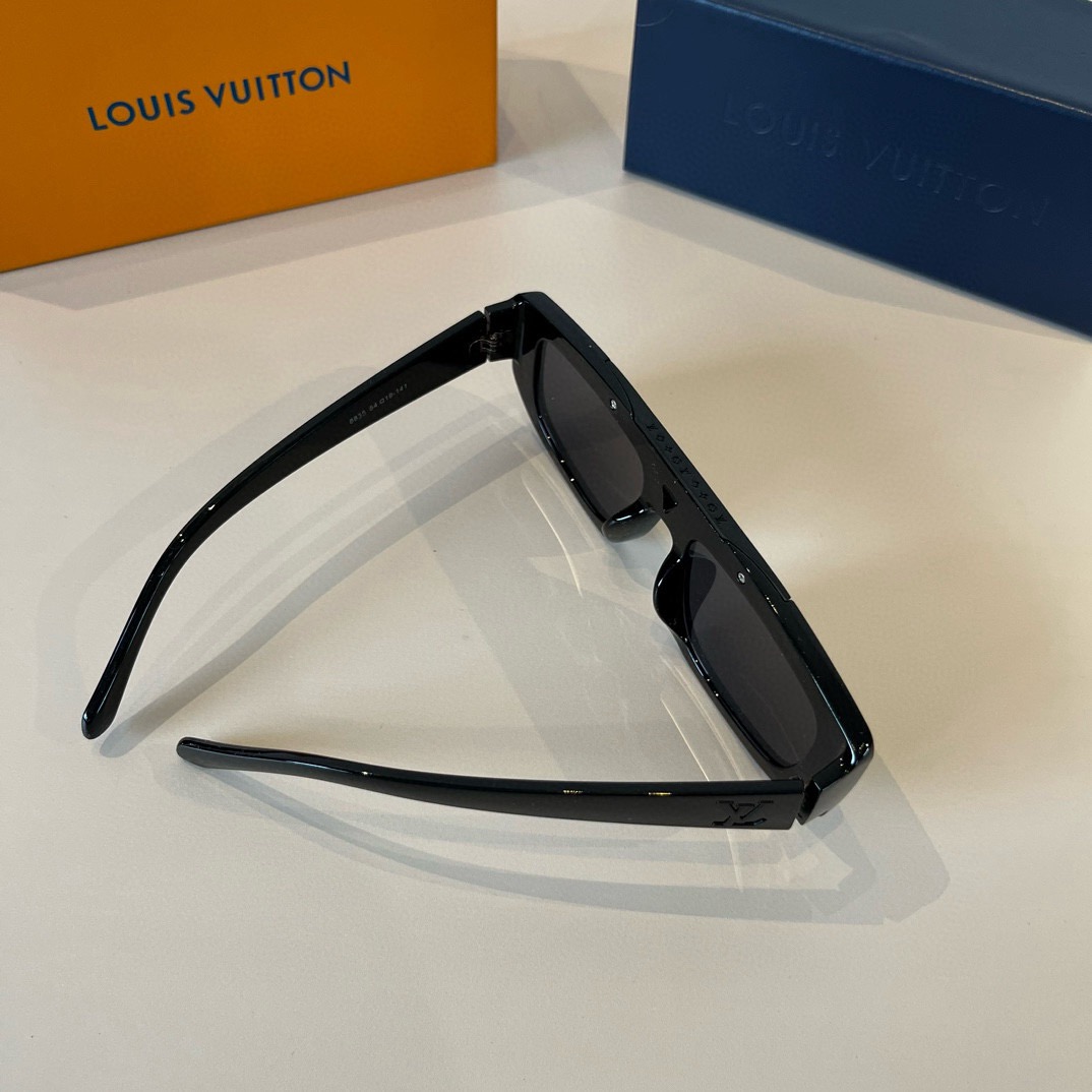 L*ouis V*uitton Glasses