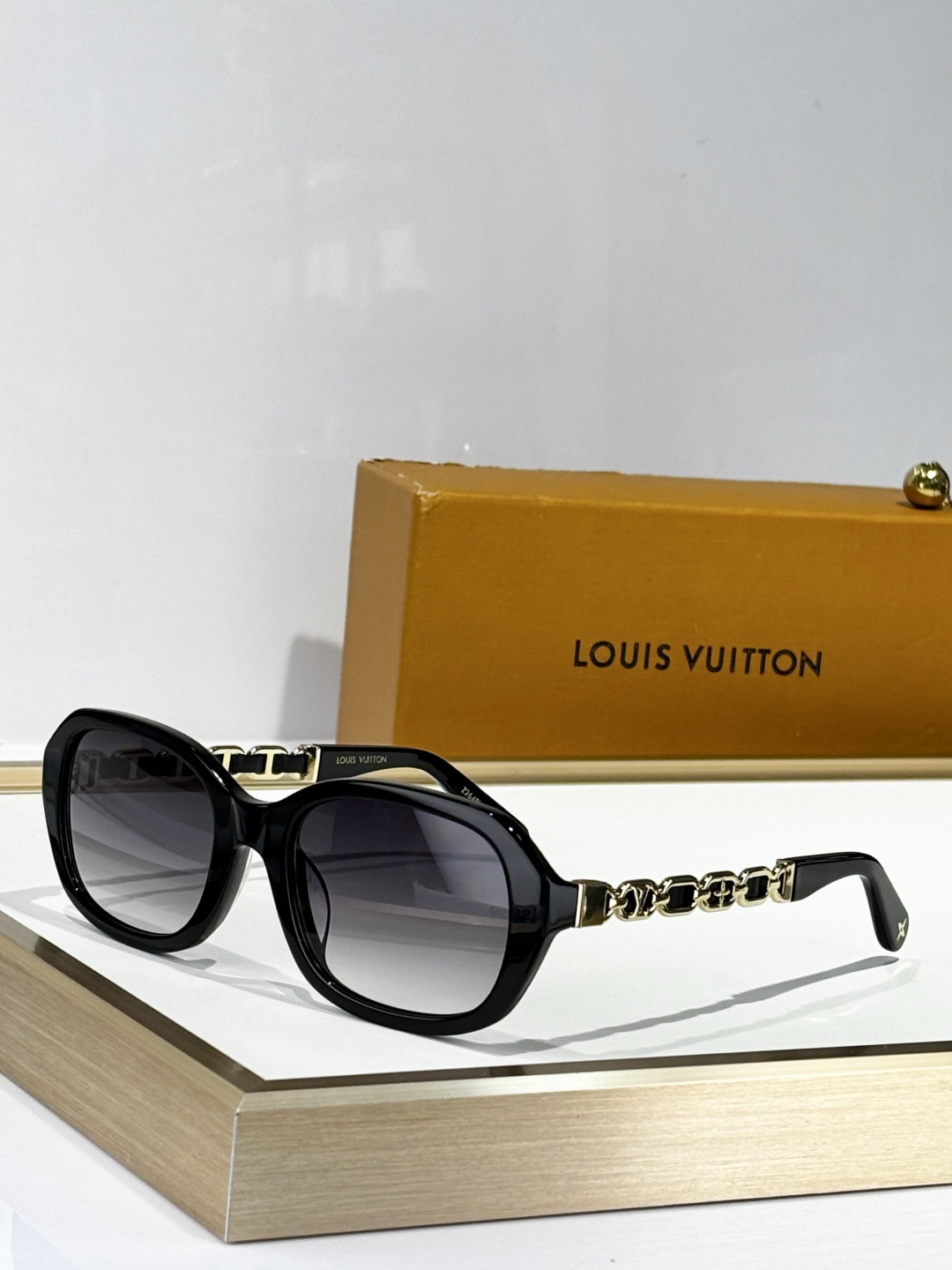 L*ouis V*uitton Glasses