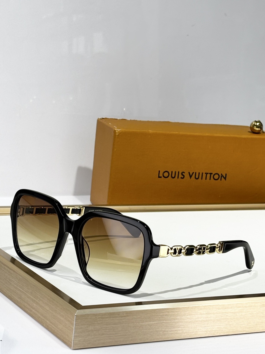 L*ouis V*uitton Glasses