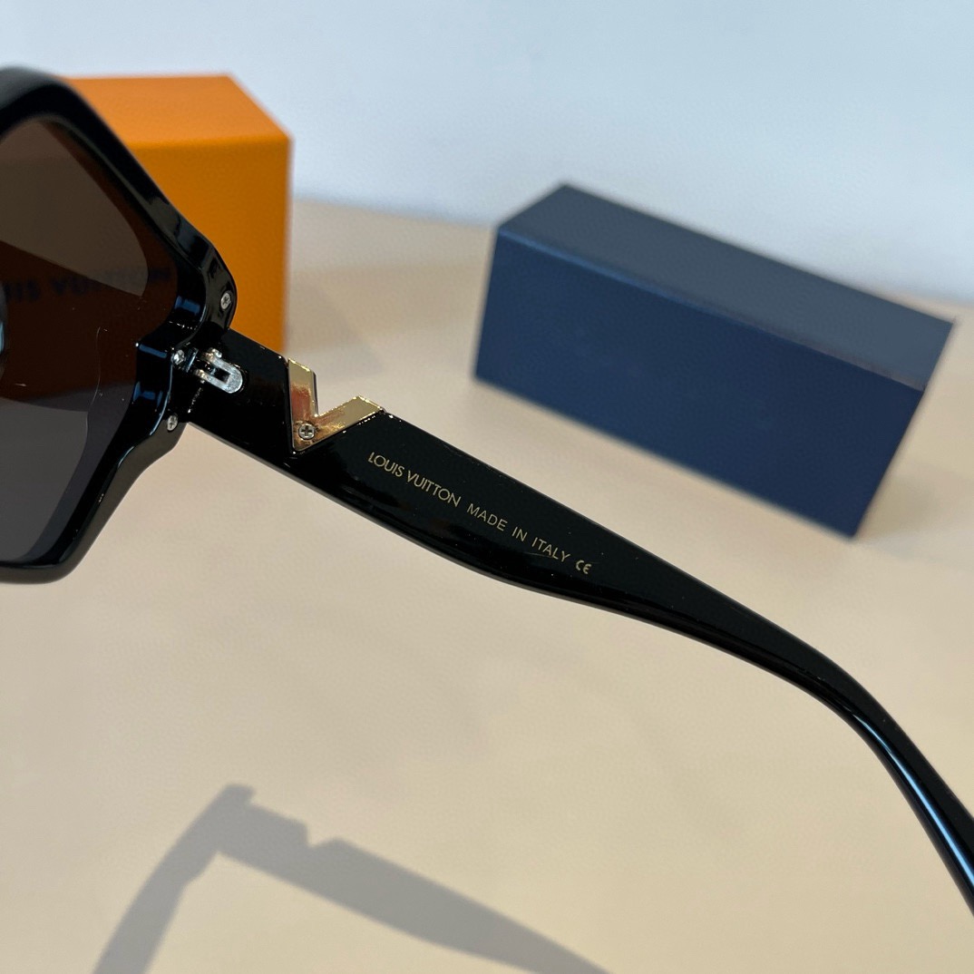 L*ouis V*uitton Glasses