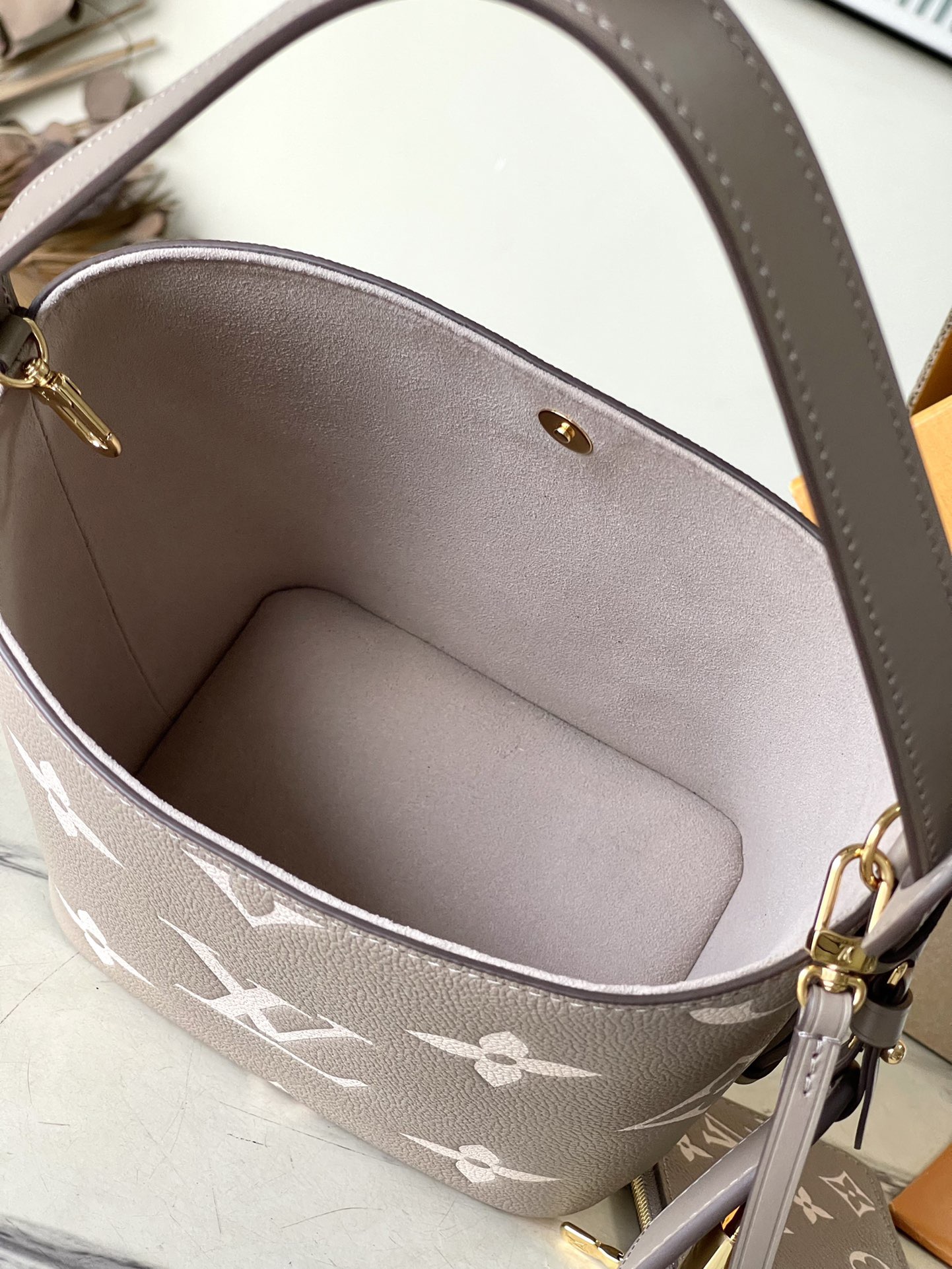 L*ouis V*uitton Top Bag