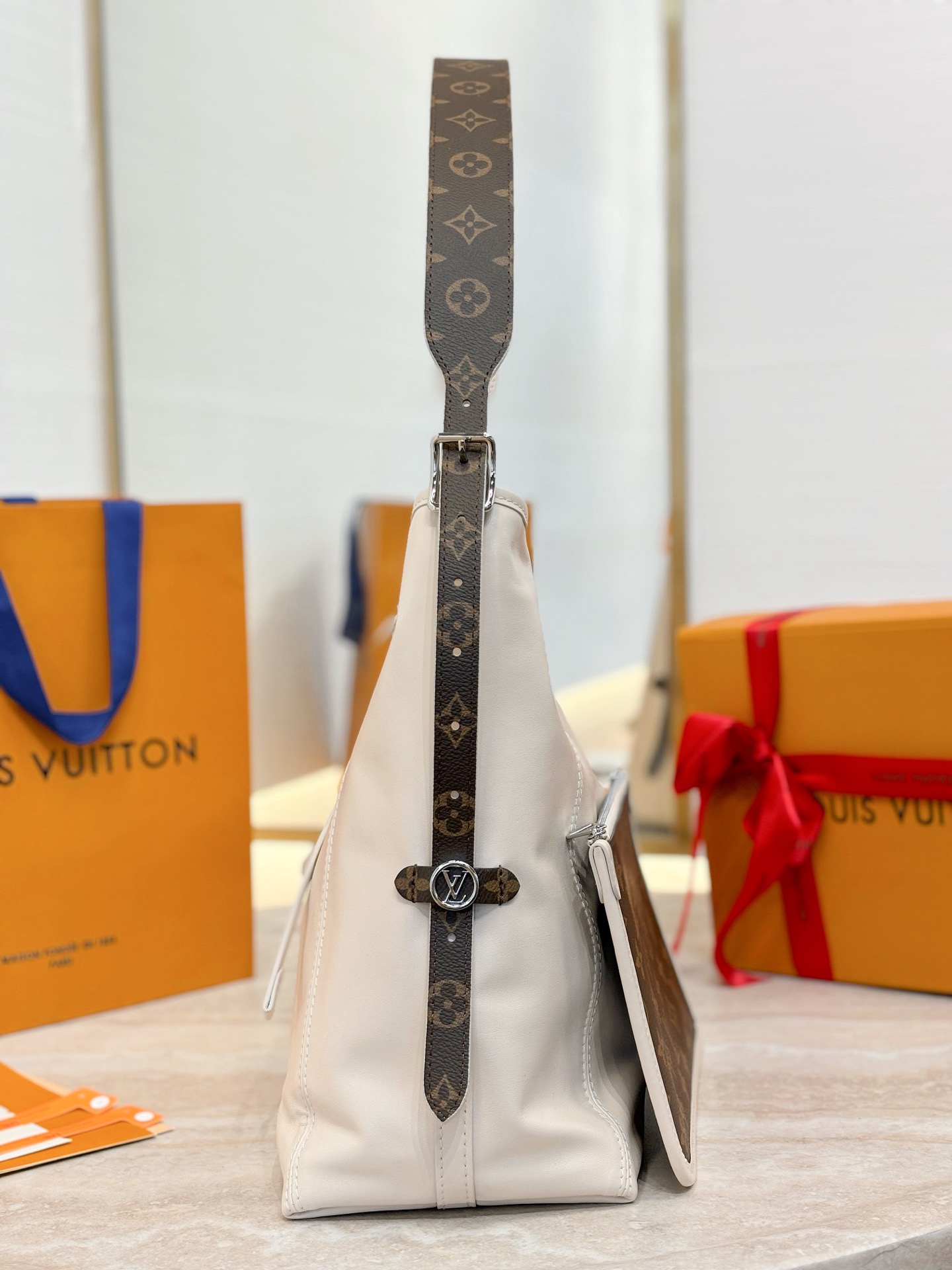 L*ouis V*uitton Top Bag