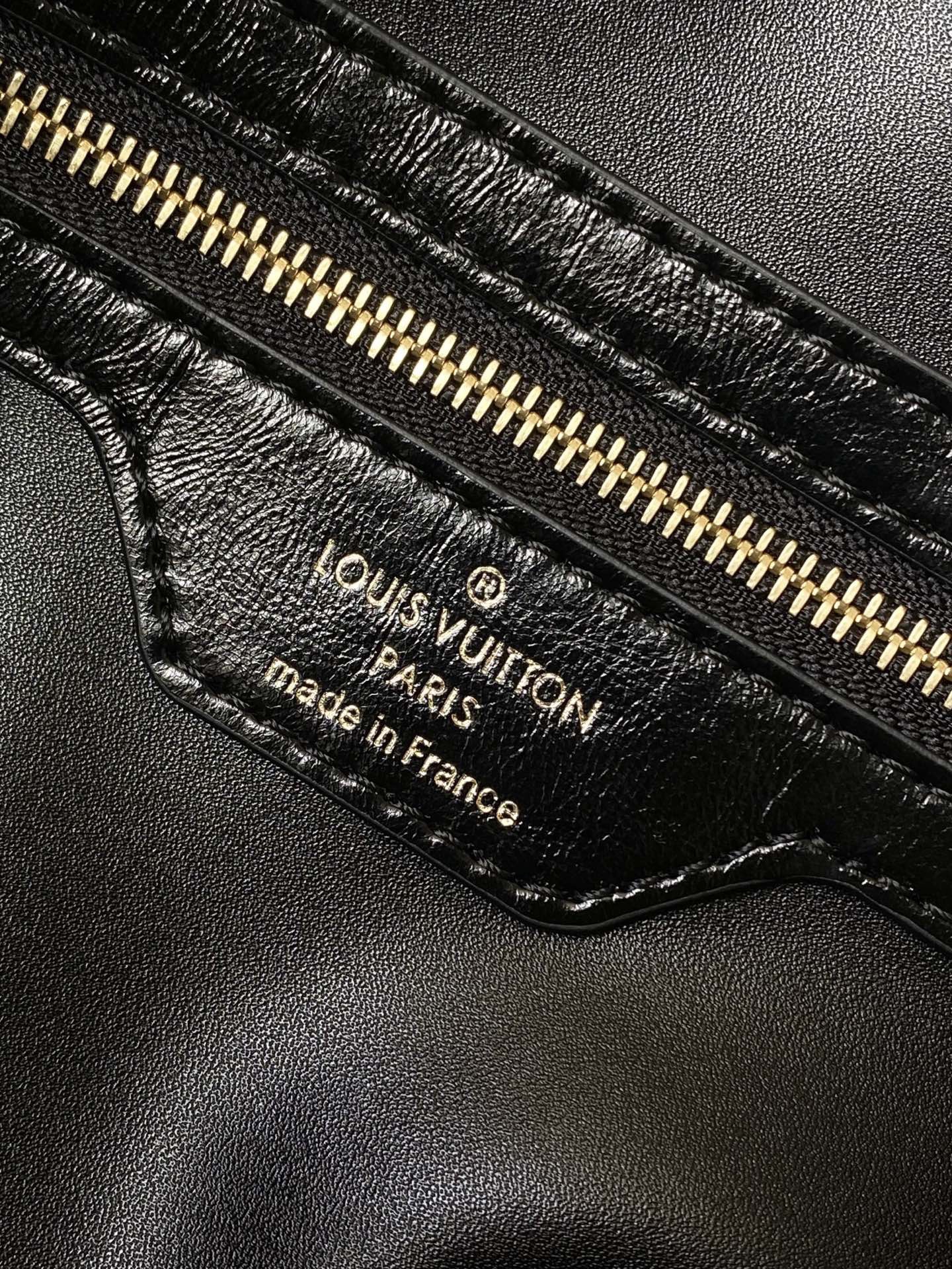 L*ouis V*uitton Top Bag