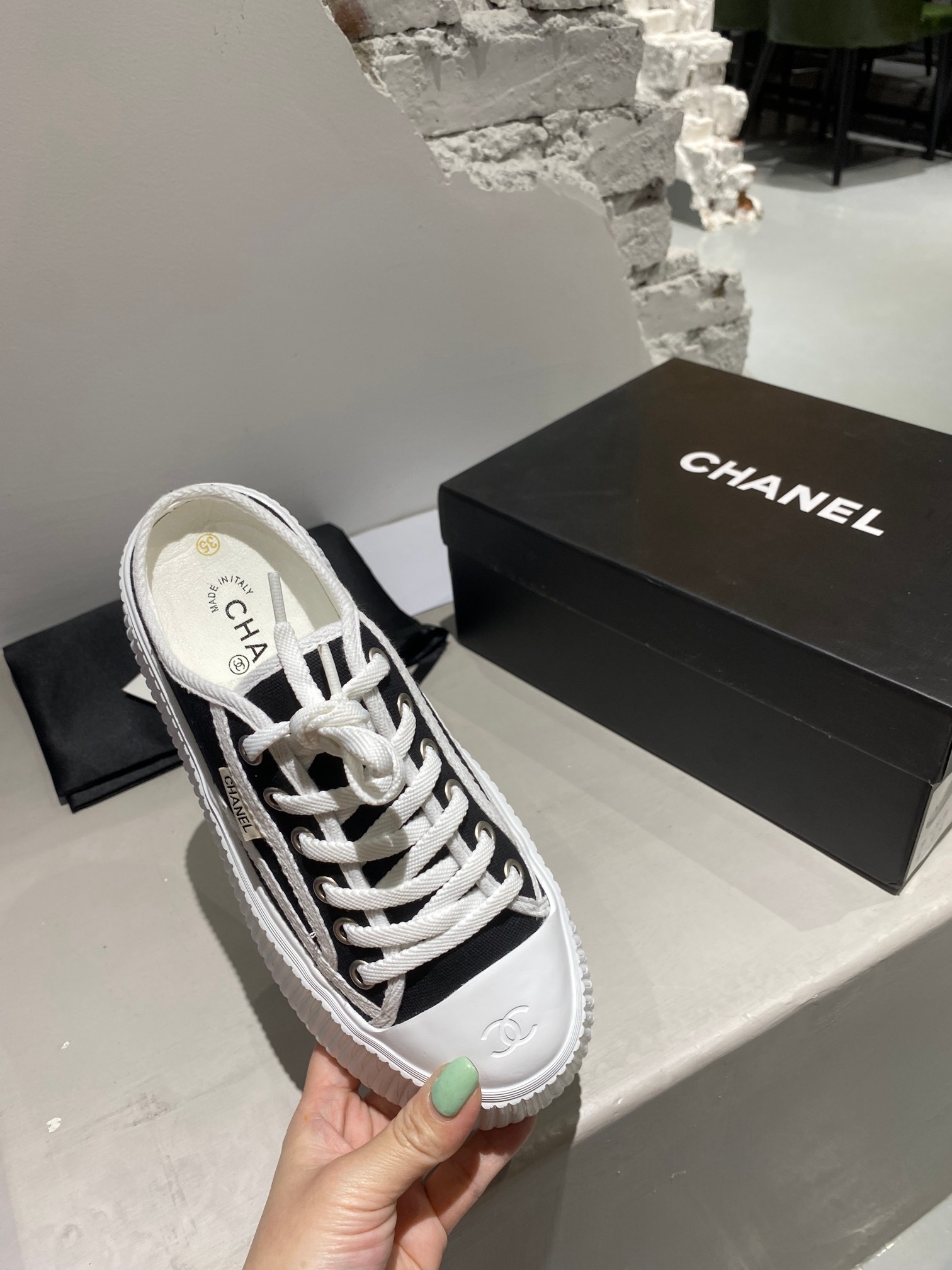 Women Top Quality C*hanel shoes