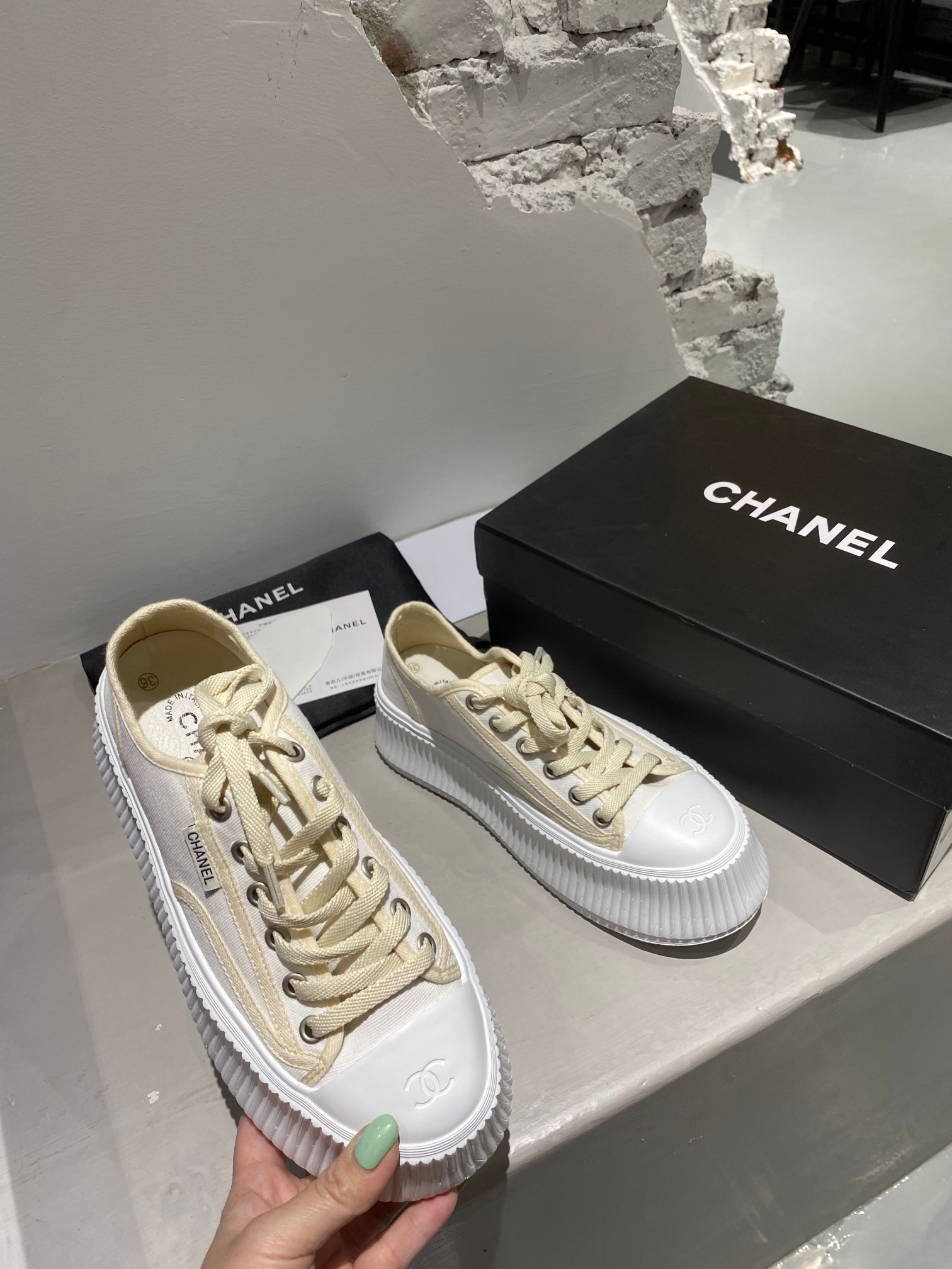 Women Top Quality C*hanel shoes