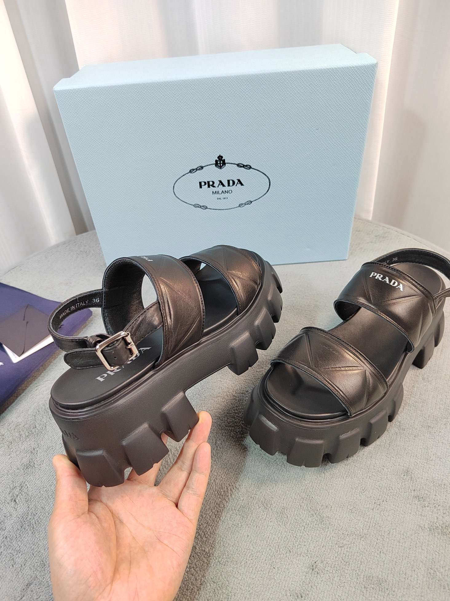 Women Top Quality P*rada shoes