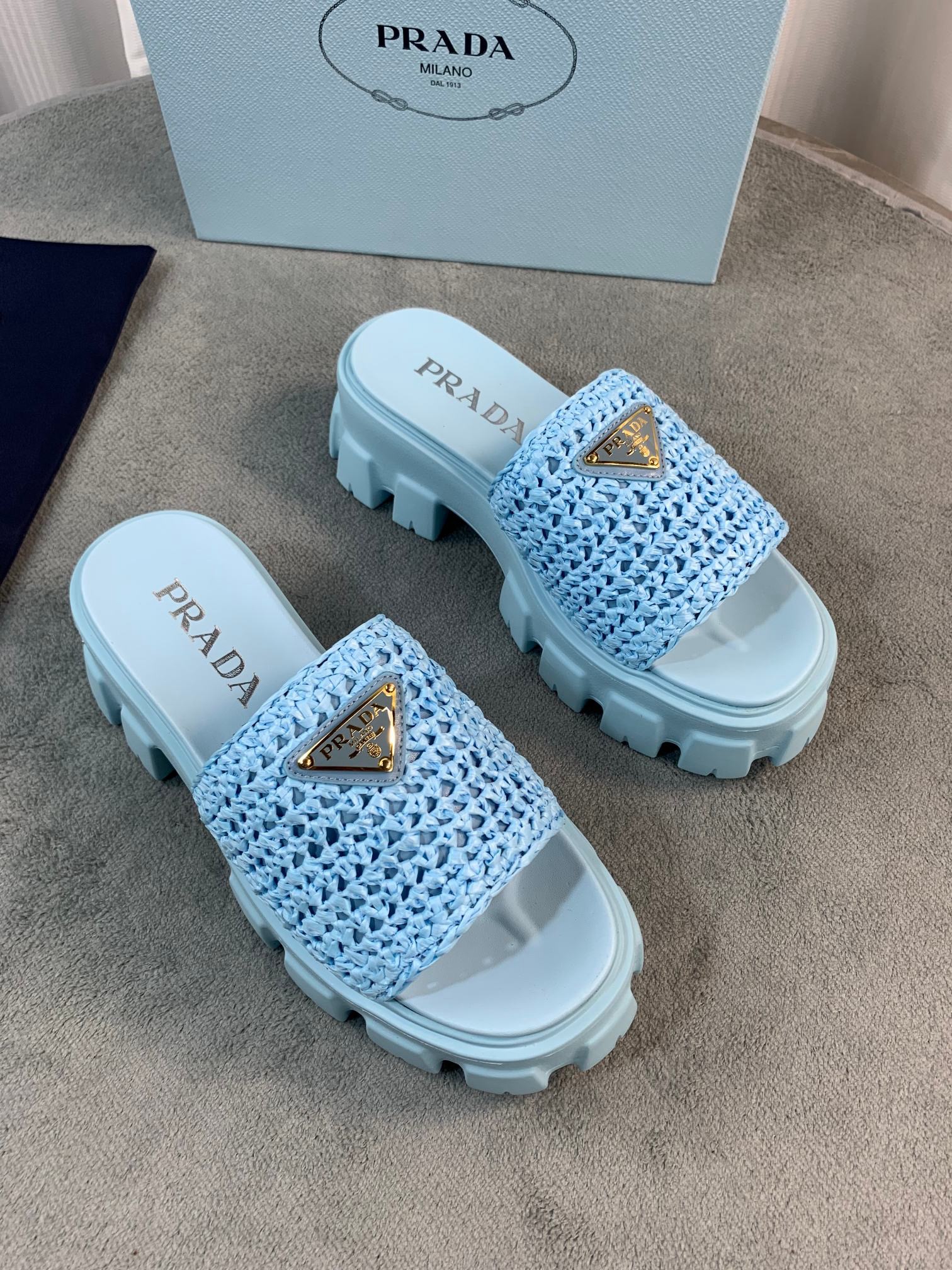 Women Top Quality P*rada shoes