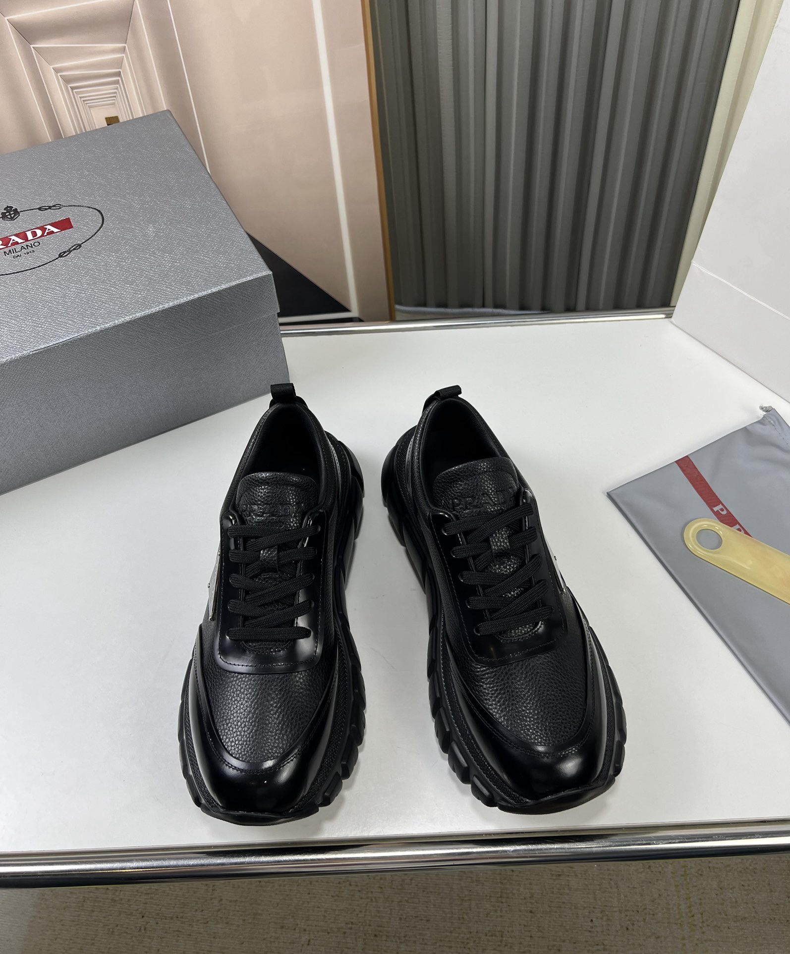 Women Men Top Quality P*rada shoes