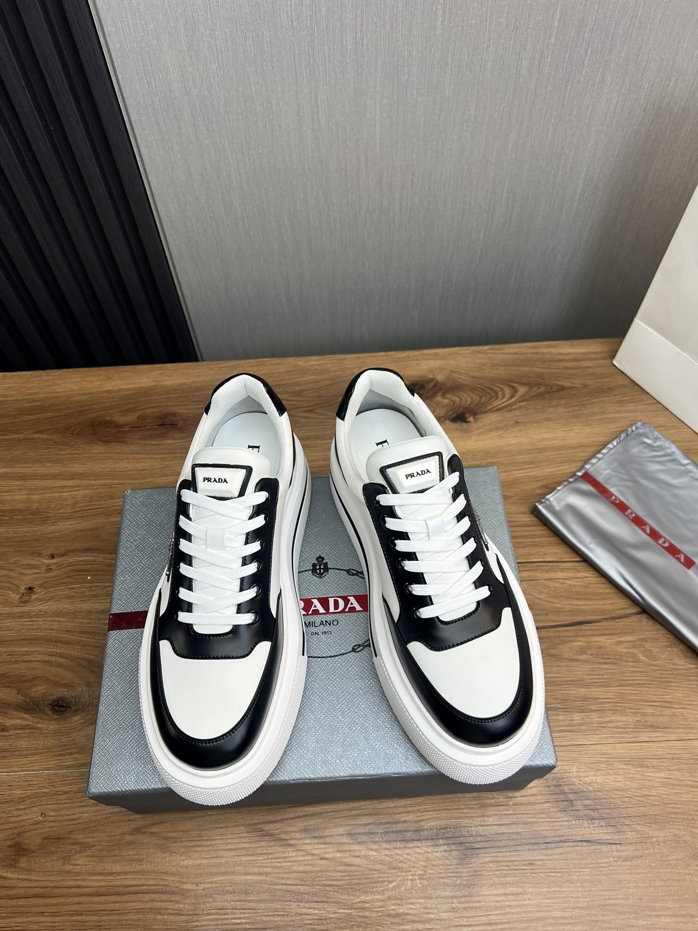 Women Men Top Quality P*rada shoes