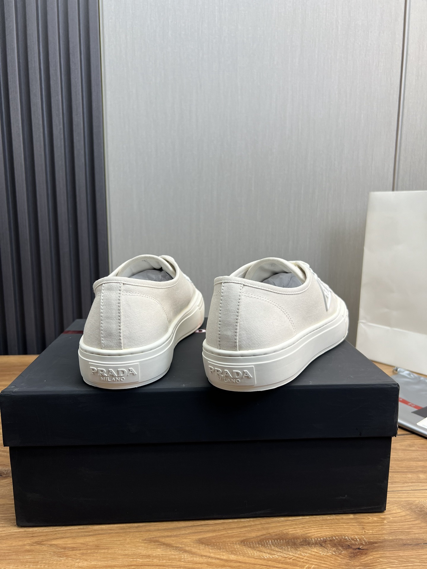 Women Men Top Quality P*rada shoes