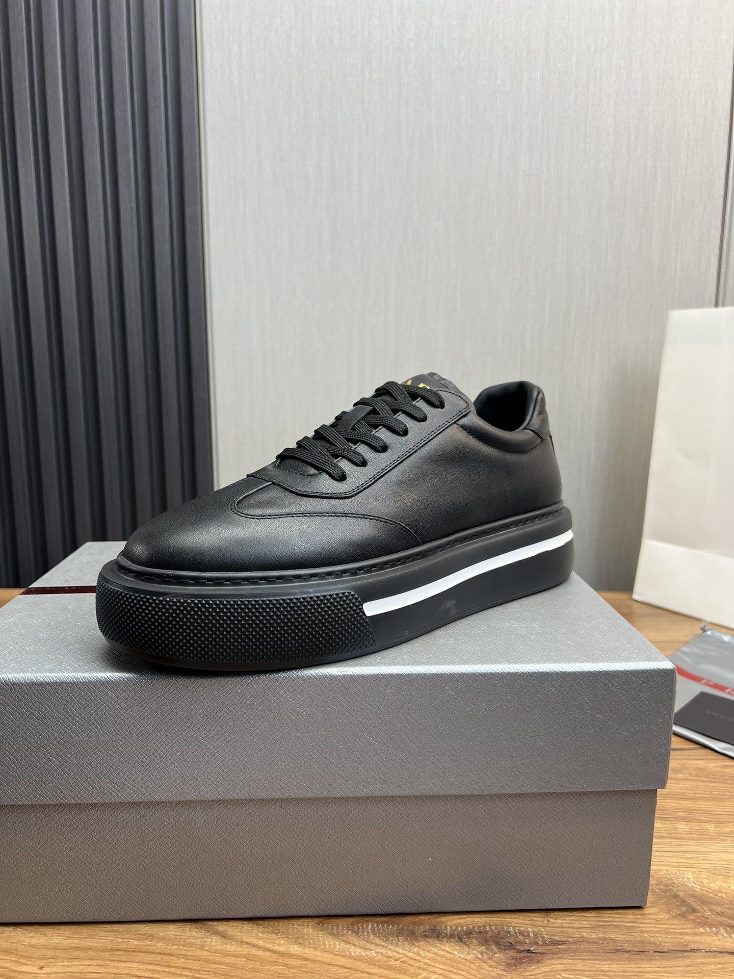 Women Men Top Quality P*rada shoes