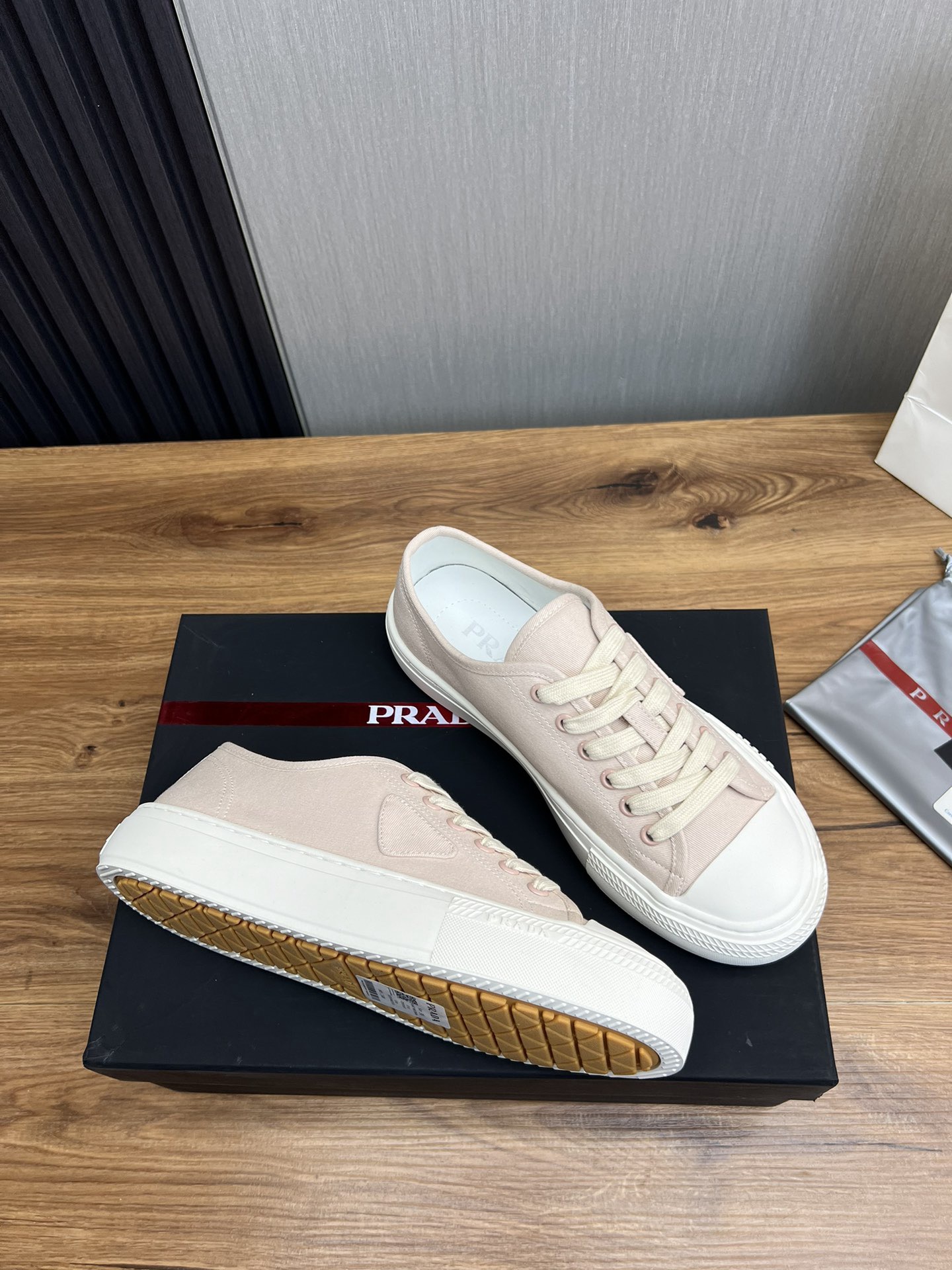 Women Men Top Quality P*rada shoes