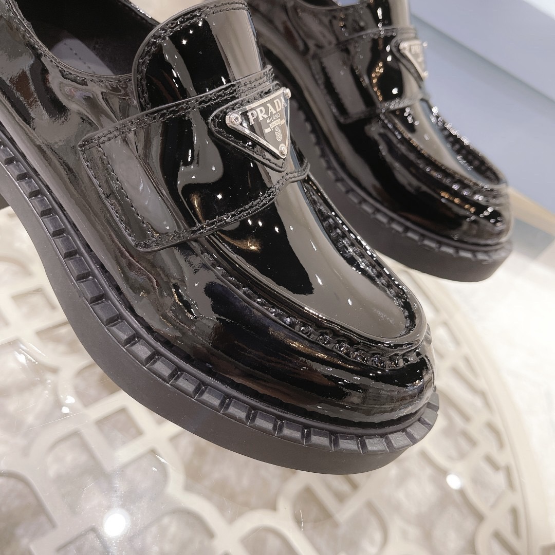 Women Top Quality P*rada shoes